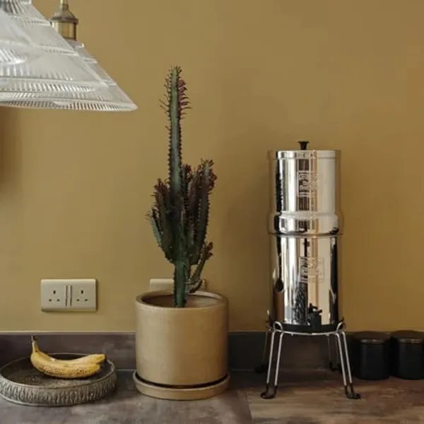 British Berkefeld waterfilter in keuken op aanrecht