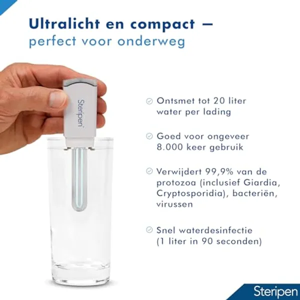 SteriPen Ultralight formaat naast smartphone voor schaalvergelijking