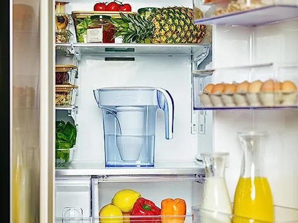 ZeroWater 1,7 liter filterkan in koelkast tussen groenten en fruit