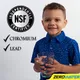 Kind met glas gefilterd water en NSF certificering voor chroom en lood